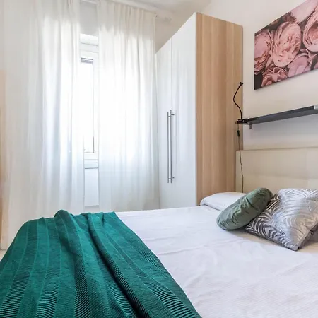 Altido Spacious 1 Bedroom For 3 In Appartement Milaan