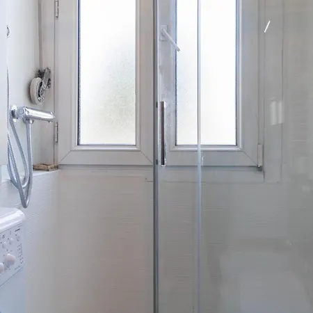 Appartement Altido Spacious 1 Bedroom For 3 In *
