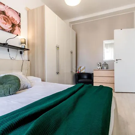 Appartement Altido Spacious 1 Bedroom For 3 In Milaan